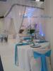 Dcoration argent/turquoise avec composition florale dans chandelier
