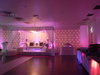 Dcoration mariage avec rideaux lumineux, clairages d'ambiance et trne mridienne