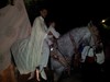 Le mari sur le cheval