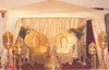 Location de ce magnifique trne de mariage pour faire de votre mariage un jour unique pour une union unique... Soyez la princesse de cette journe...