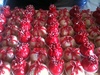 assortiments bourses rouge et petit cadeaux