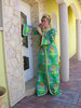 caftan vert en tissu brocart ceinture trs lage dor ainsi une parrure dor et pierres de couleur