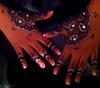 main henne noir paillettes et cristaux