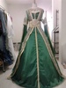 robe verte dore avec longue traine