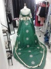 robe verte dore vue de dos avec traine