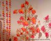 support grand arbre dor avec petit sac or gani de drages orange et  fuchia .et goutte cristale avec ballotin de drages.