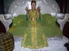 tenue pour le hnn vert brode au fil d'or