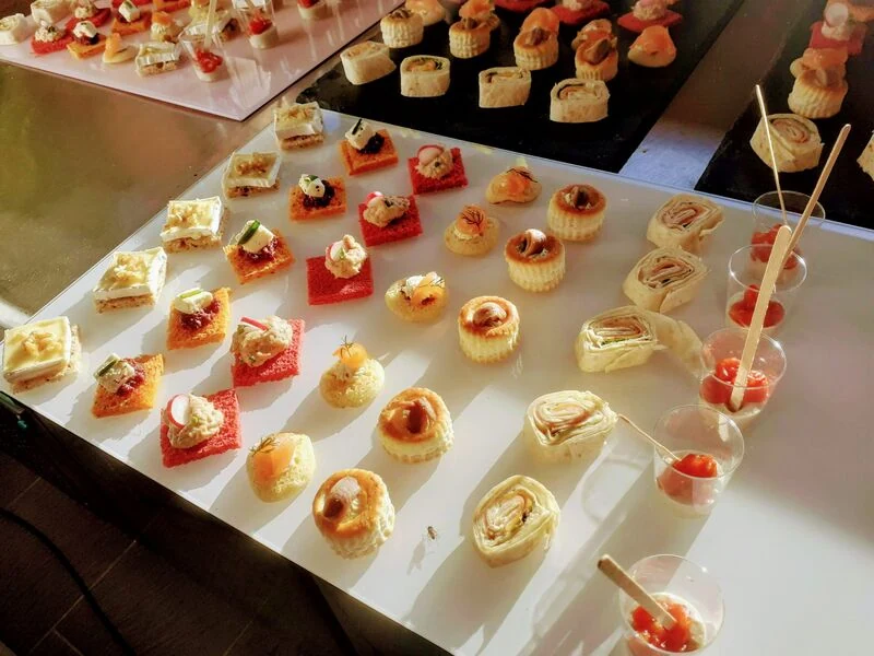 Assortiment de bouchées apéritives de Labriak Traiteur
