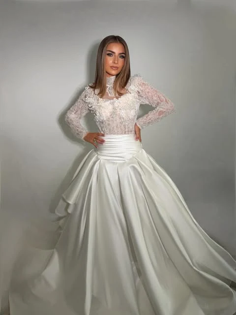 Robe de mariée blanche à manches longues, vue de face