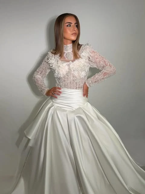 Robe de mariée blanche, vue de trois quarts